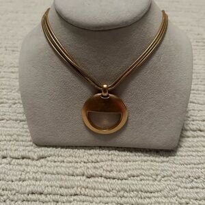 Elegant Gold Pendant Necklace